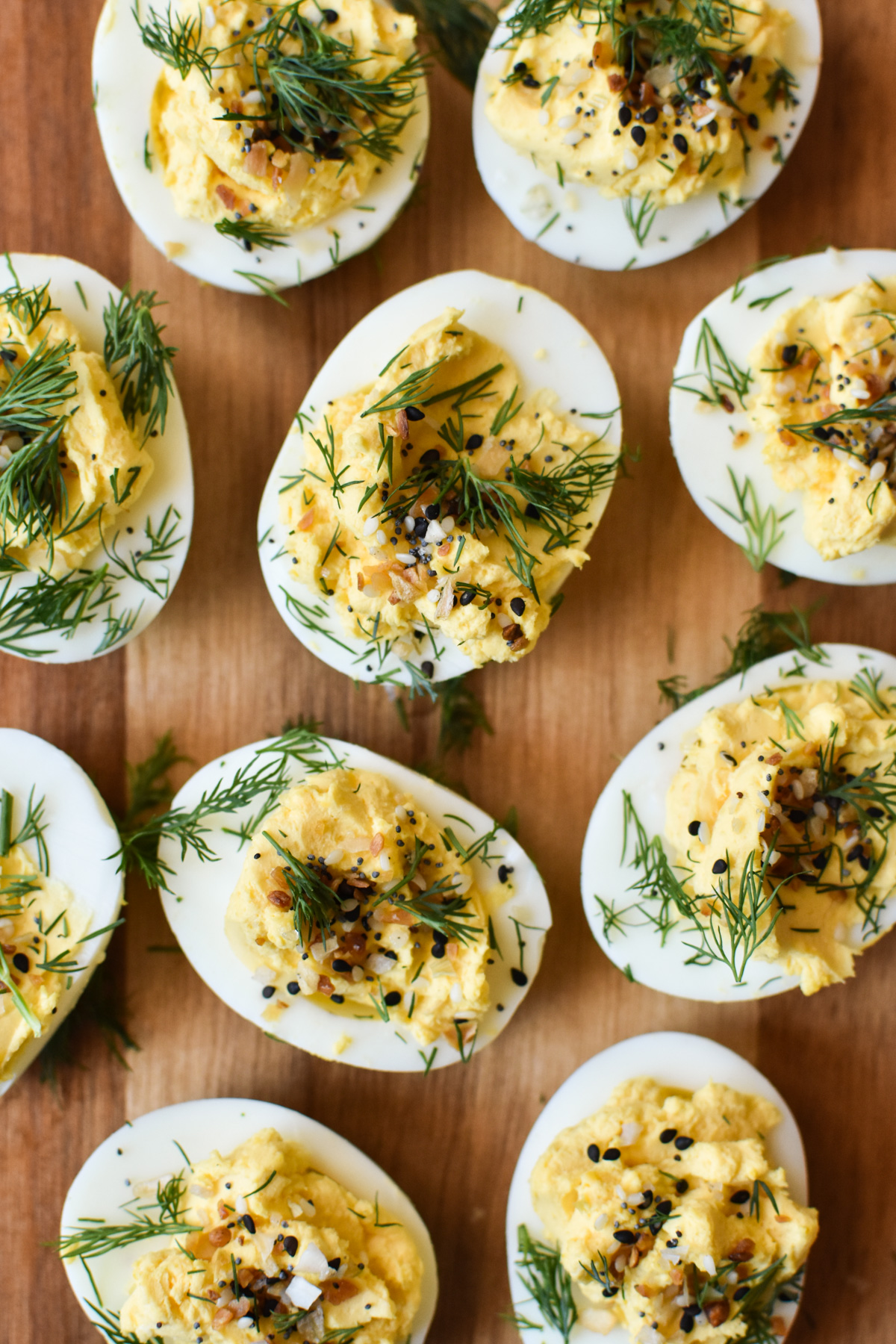 deviled eggs with dill and everything bagel seasoning