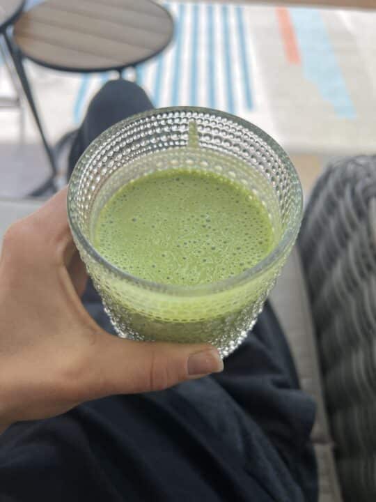 green smoothie in a glass